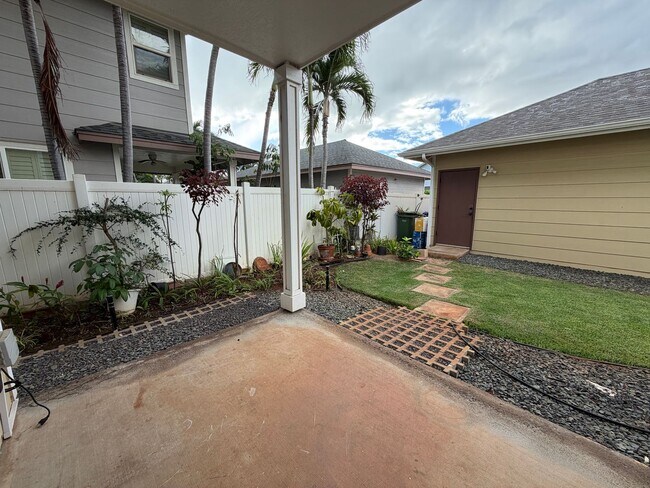 Building Photo - Spacious 4-Bedroom Ewa Beach Home with Den...