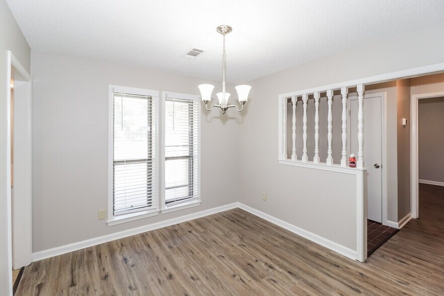 Building Photo - 2705 Van Leer Dr