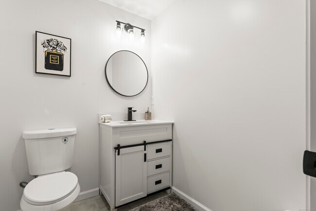 Building Photo - 45 Westledge Rd