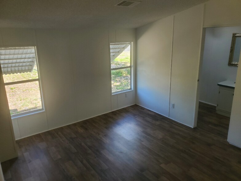 Building Photo - 3931 W Ridgewood Dr