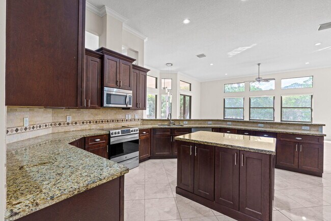 Building Photo - 16596 82nd Rd N