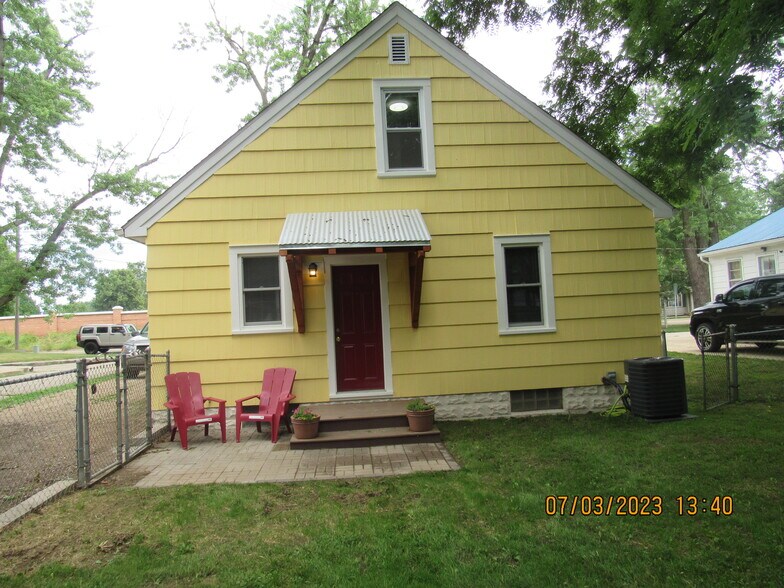 Building Photo - 3722 Oakland Dr