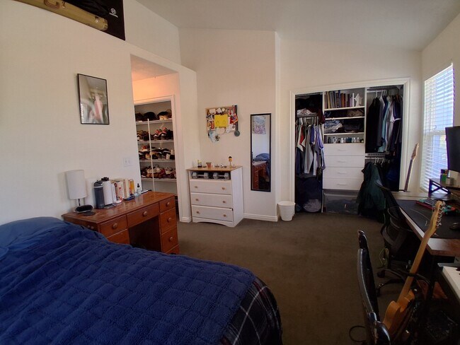 Building Photo - 879 E 350 N