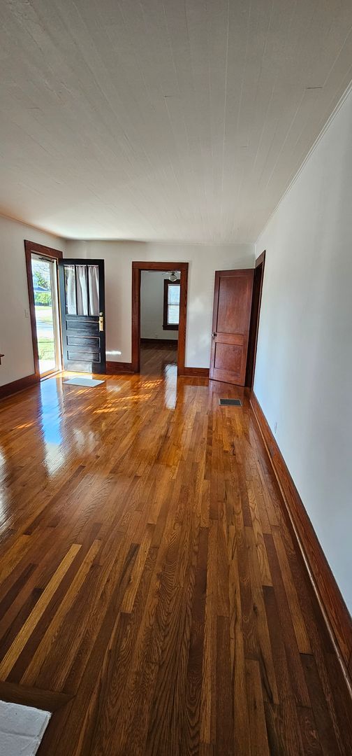 Building Photo - Lovely in Milner