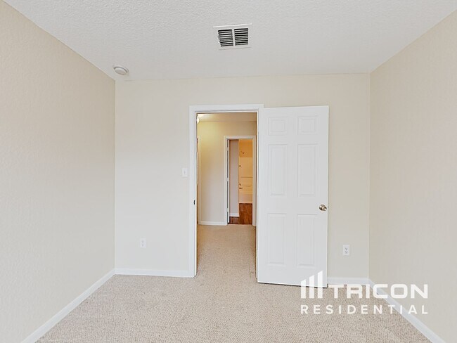 Building Photo - 11247 Country Canyon