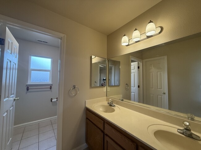 Building Photo - 3058 Helena Way