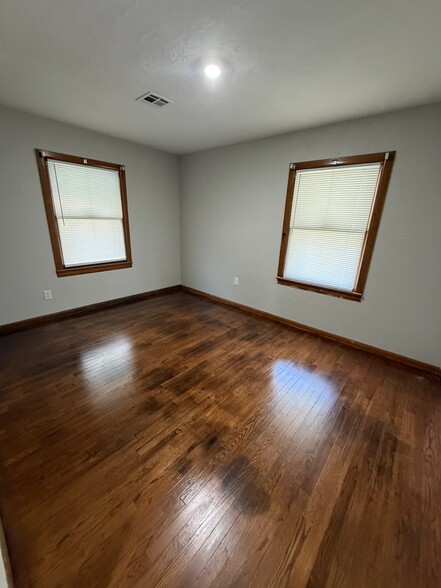 Building Photo - 1211 SW 24th St