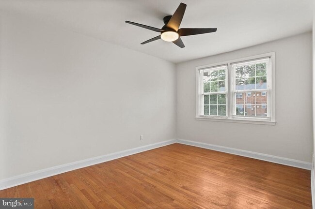 Building Photo - 324 Small Ct