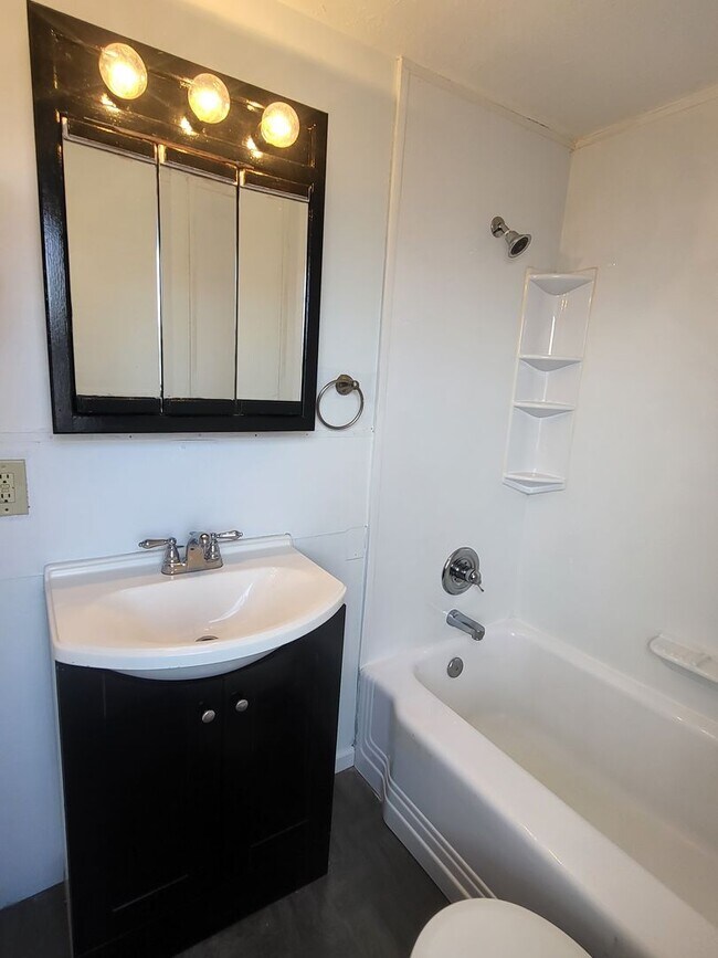 Building Photo - Two bedroom one bath in Dravosburg! Available now!