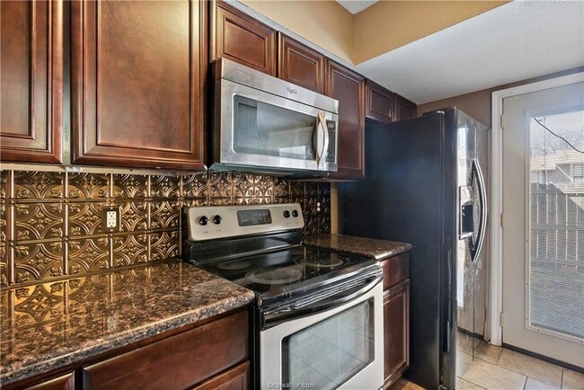 Building Photo - 2101 Barak Ln