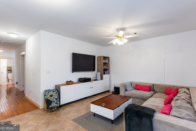 Building Photo - 1698 Temple Ave