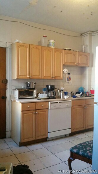 Building Photo - 18 Glenville Ave