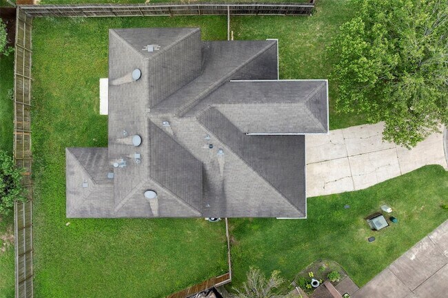 Building Photo - 18401 Sunrise Oaks Ct