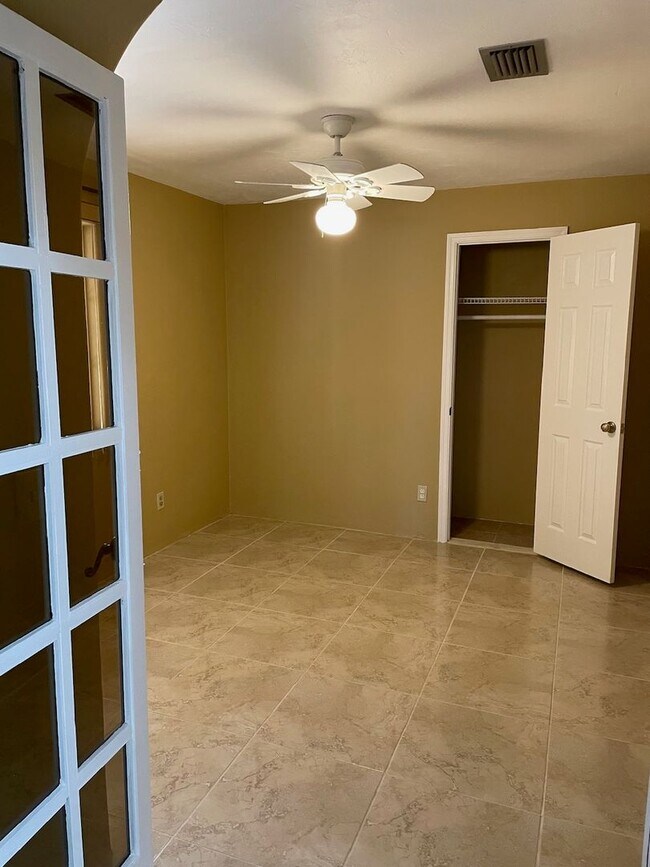 Building Photo - 546 Via Fontana Dr