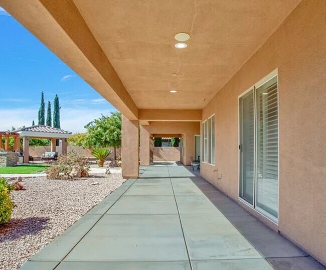 Building Photo - Luxury Home at Stonebrook Estates-Gated Community- 4 Bedrooms, 5 Bathrooms