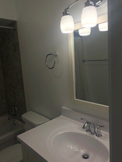 Building Photo - 525 Winnetka Ave