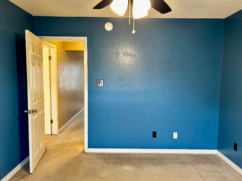 Building Photo - 1907 Cottonwood St