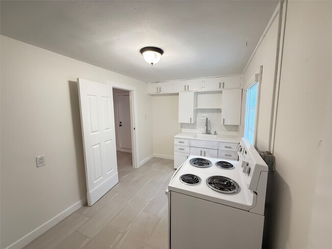 Building Photo - 17119 TX-35