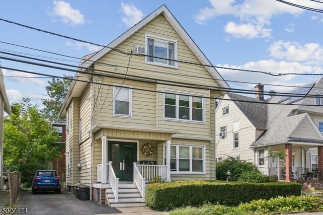 Building Photo - 16 Henry St