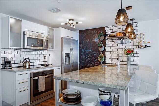 Building Photo - 185 SW 7th St