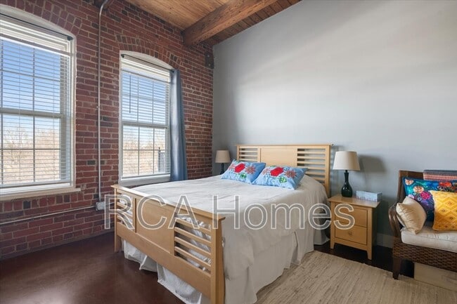 Building Photo - 55 S Harding St