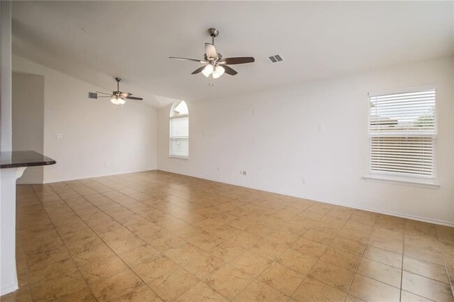Building Photo - 137 Langtry Ln