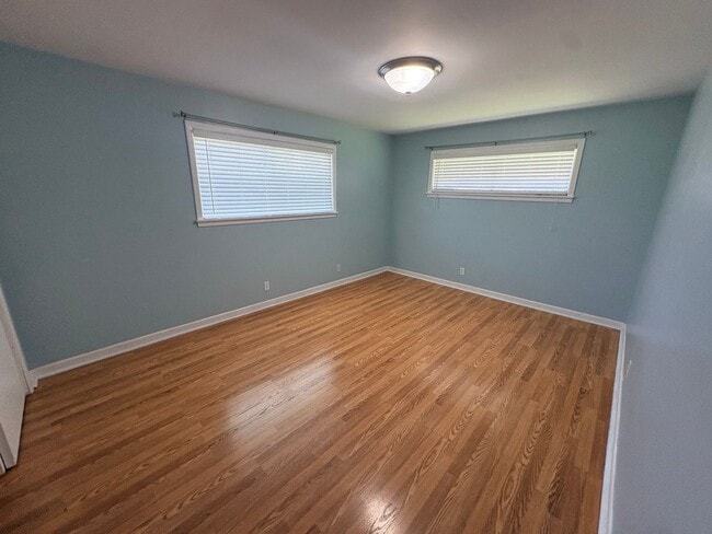 Building Photo - 901 Fair Oaks Ln