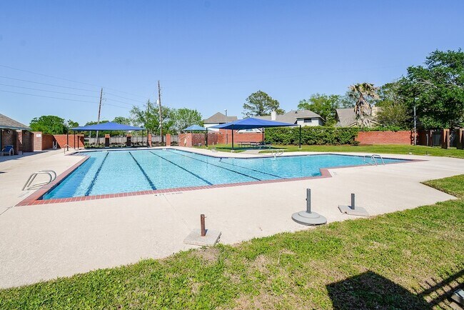Building Photo - 3815 Summerfield Dr