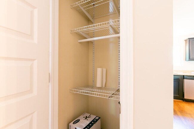 Building Photo - Stunning Carrboro Condo available early June!