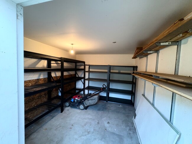 Building Photo - 1405 E Bergeson St