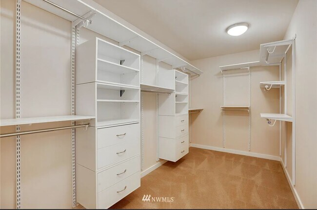 Building Photo - Spacious 5 bedroom home in desirable North Seattle Location!