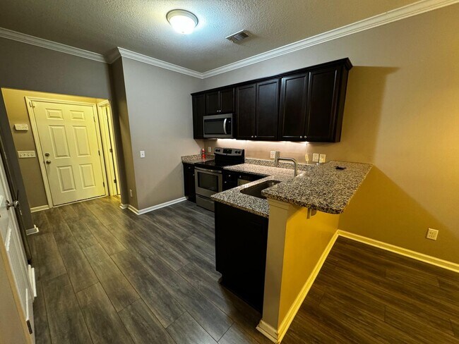 Building Photo - Highly Desirable Richmond Hill Townhome with 3 Bedroooms