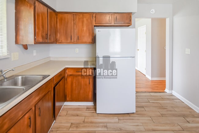 Building Photo - 1213 Taylor Dr E