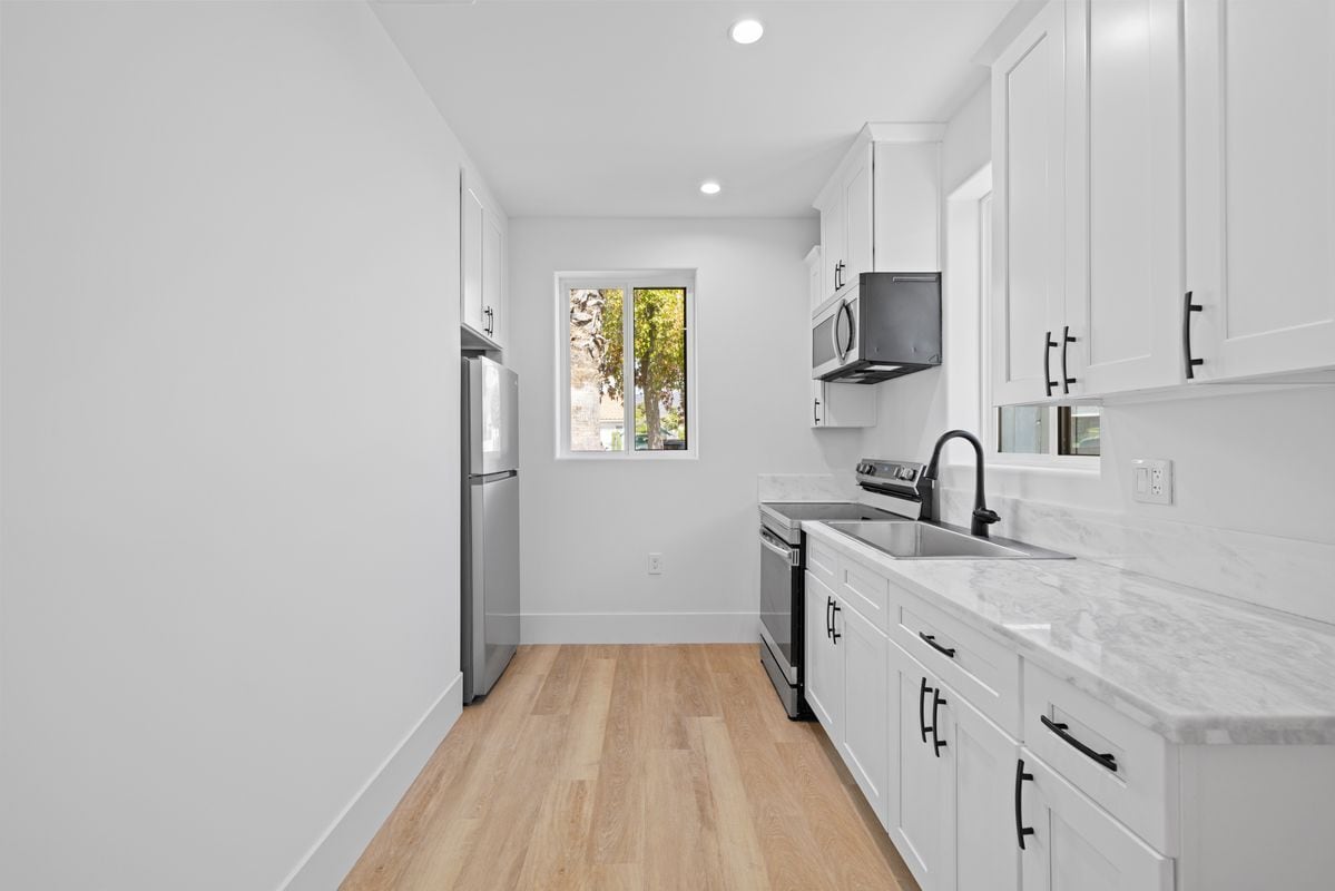 Building Photo - 14860 Envoy St