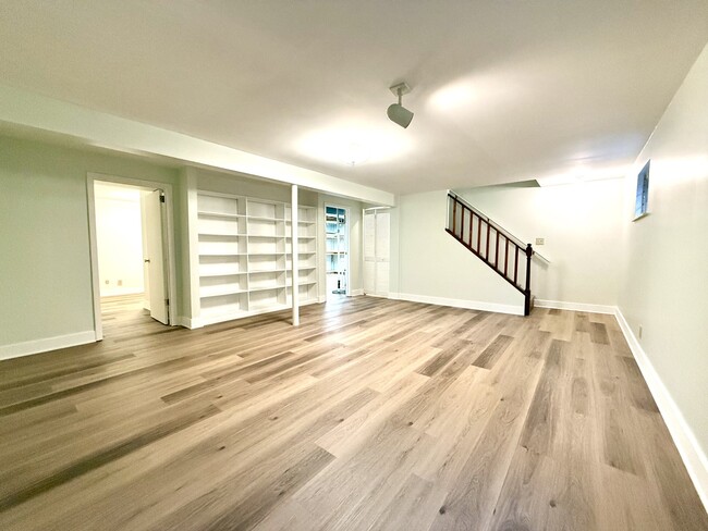 Building Photo - 2449 Carlton Dr