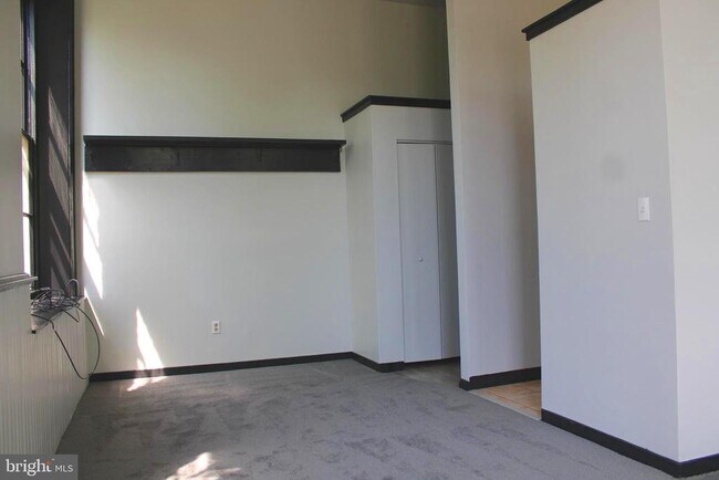 Building Photo - 745 Manor St