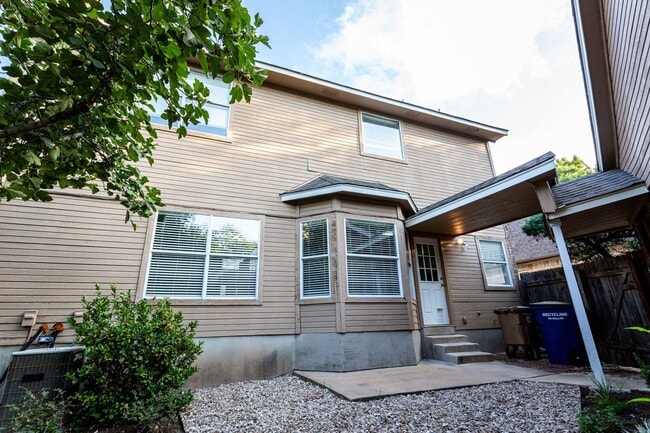 Building Photo - 6107 John Chisum Ln