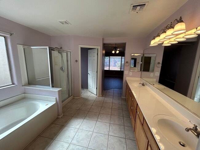 Building Photo - 13444 W Paradise Ln