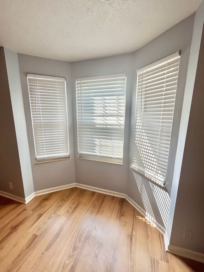 Building Photo - Spacious 2 bedroom/1.5 bathroom Donelson t...