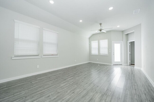 Building Photo - Stylish, Bright & Energy-Smart Living in R...