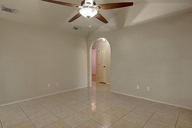 Building Photo - 2910 Santa Ana St