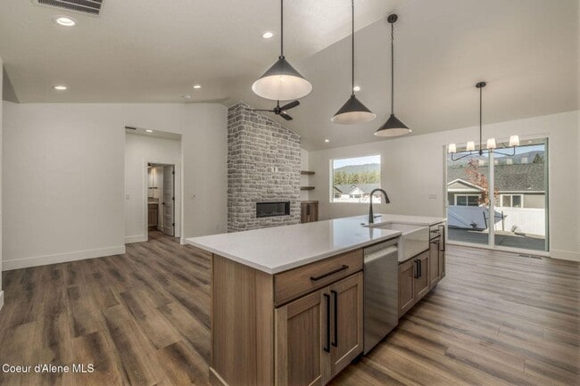 Building Photo - New Home in Thayer Farms North!