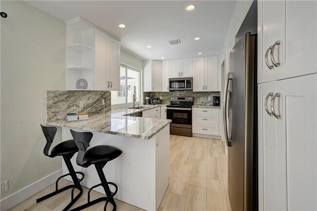 Building Photo - 840 SW 7th St