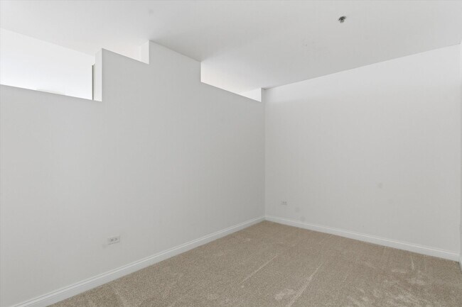 Building Photo - 8 W Monroe St