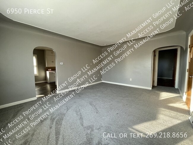 Building Photo - 6950 Pierce St