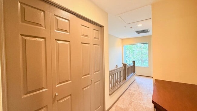 Building Photo - Beautiful 3BD/2.5BA, Multi-Level Townhome in the Shadowhawk Community in Danville- Available NOW!