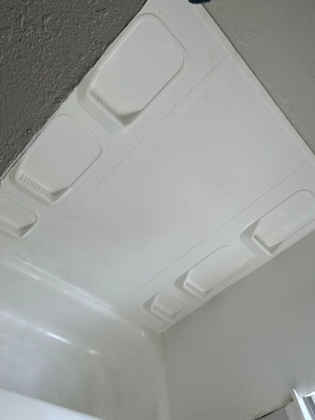 Building Photo - MOVE IN READY!!! $0.00 APPLICATION FEES FO...