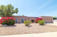 Building Photo - 2847 E Acoma Dr