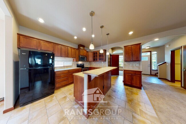 Building Photo - Beautiful Home In Puyallup! Easy JBLM Comm...