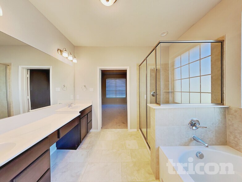 Building Photo - 215 Saddlebrook Ln